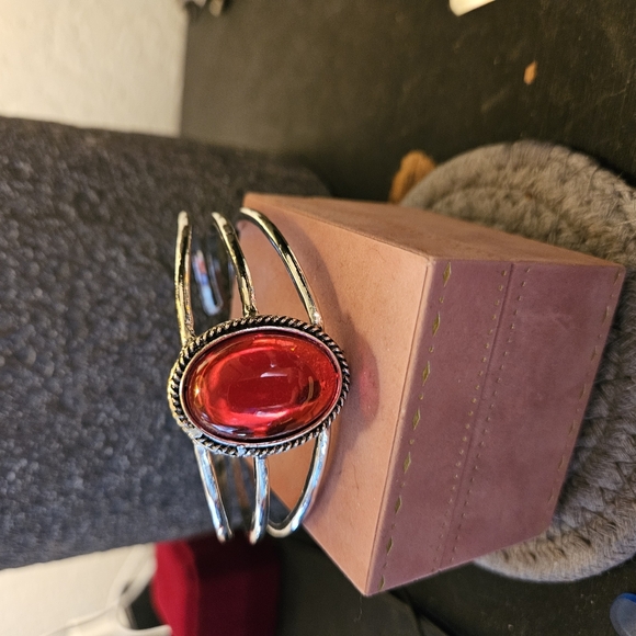 Elegant Red Stone Bracelet - Picture 2 of 4